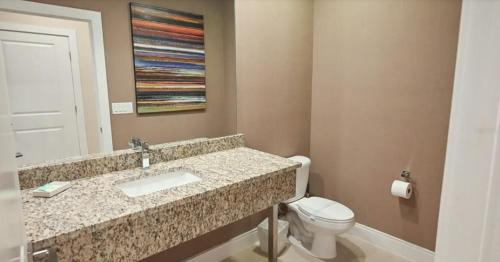 حمام في Spacious 4-Suite Villa with Balcony, Magic Village