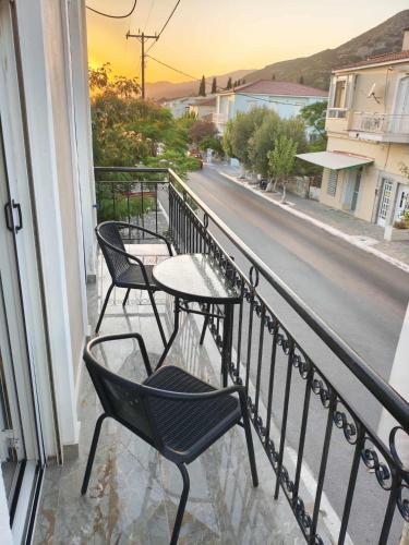 Ein Balkon oder eine Terrasse in der Unterkunft Kleio Pythagorio Studio