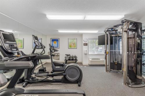a gym with treadmills and exercise equipment in a room at Sonesta Simply Suites Boston Burlington in Burlington