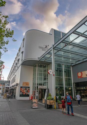 Επισκέπτες που μένουν στο Coast Lonsdale Quay Hotel