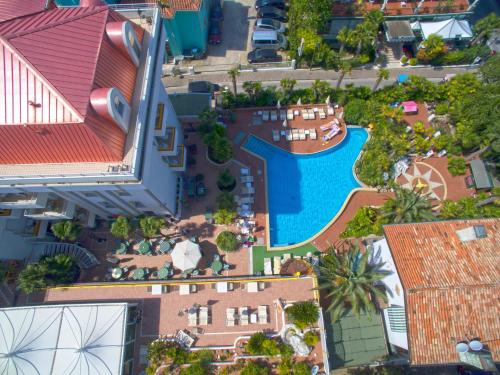 Вид на бассейн в Park Hotel Pineta или окрестностях