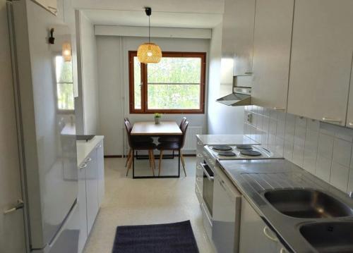 Kuchyň nebo kuchyňský kout v ubytování Spacious Apartment for 4 with Sauna