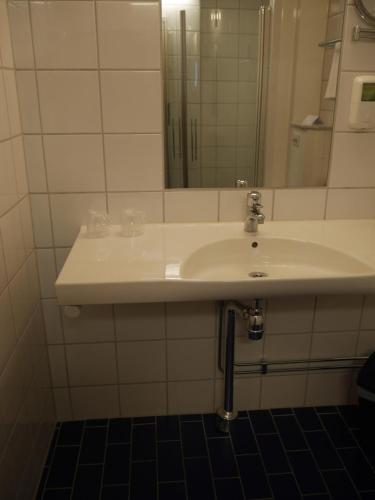 Koupelna v ubytování Sankt Olof Hotell & Krog