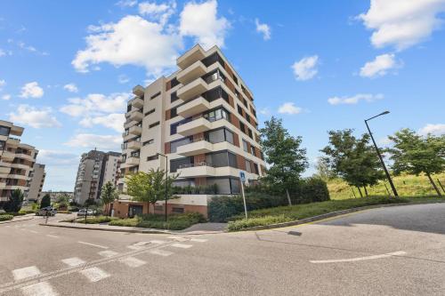 Air-conditioned, 2 room Apartment with balcony, new building Rača