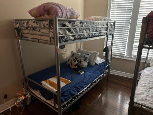 Postel nebo postele na pokoji v ubytování Hostel Near NYC