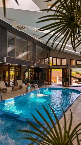 a large swimming pool with a fountain in a building at ANCA RESORT & SPA - Transilvania in Sălciua de Jos