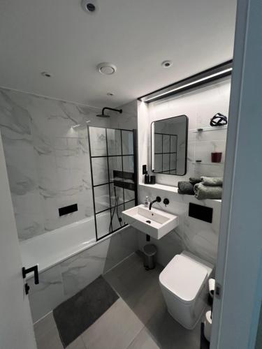 Ένα μπάνιο στο Relaxing and modern apartment