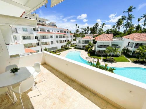 Bazén v ubytování CASAS DEL MAR Bavaro OCEAN & Garden VIEW HOTEL Bavaro Beach CLUB & SPA nebo v jeho okolí