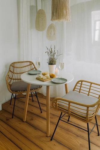 Posezení v ubytování Gemütliches Studio im Zentrum von Hof mit Designer-Wanne & 24h-Check-in