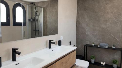 High-End 4BR Villa by Marbella