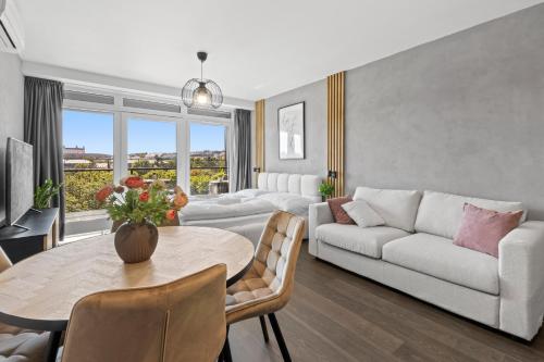 LAM Marble Castle View - AC - Balcony