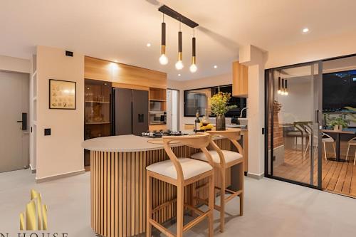 a kitchen with a table and chairs in a room at Tivoli 202 - Escapada Premium con Jacuzzi Privado in El Poblado