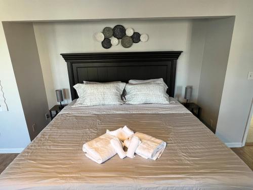 Postel nebo postele na pokoji v ubytování Ocean View Luxe Beach House Sleeps 8 Seabreeze