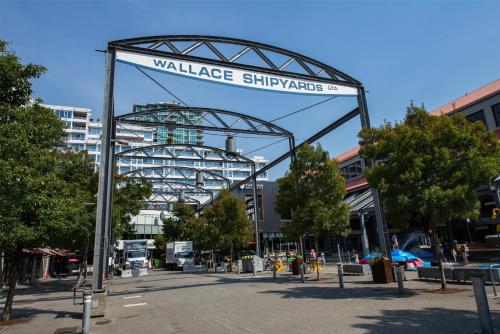 Φωτογραφία από το άλμπουμ του Coast Lonsdale Quay Hotel σε Βόρειο Βανκούβερ