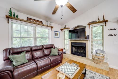 Upscale Blue Ridge Mtns Escape Great for Groups!にあるシーティングエリア