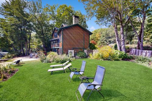 Κήπος έξω από το Parker Pond Lodge