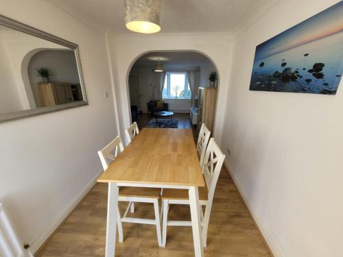 Gambar di galeri bagi Seaview house - Three bedroom house with close access to beach by Catchpole Stays di Clacton-on-Sea