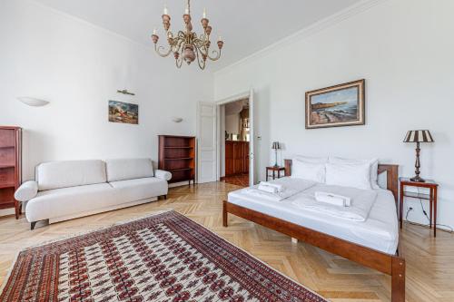 Budapest Classic Charm 2BR Cornertub SmartTV