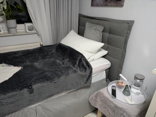 Ένα ή περισσότερα κρεβάτια σε δωμάτιο στο Deluxe Einzelzimmer max 1 Nacht abends rein morgens raus