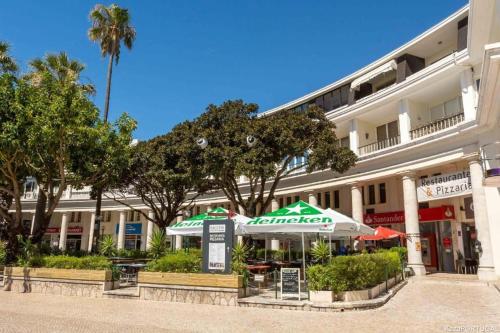 2min from BEACH & Iconic Casino Garden views