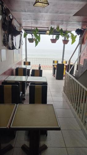 a restaurant with tables and chairs on the beach at Skyline Lounge in Huanchaco