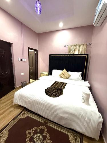 Un pat sau paturi într-o cameră la Furnished One Bedroom Apartment Asokoro