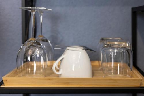 a wooden shelf with glass jars and a blender at Hotel Residenz Luxury - Outletcity - Parken - Klima - 24h Check-In in Metzingen