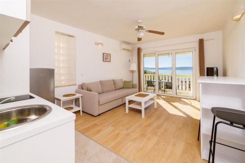 Apartments by the sea Crikvenica - 5585