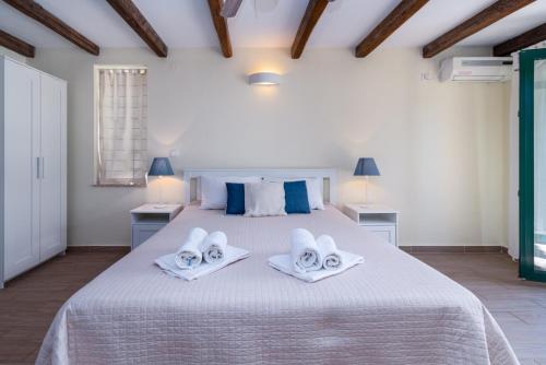 Apartments by the sea Crikvenica - 5585