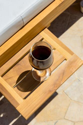 a cup of coffee sitting on top of a wooden tray at Casa de Capulet in Labuan Bajo