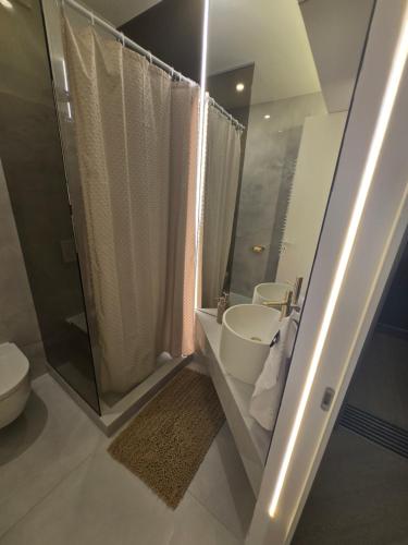 Phòng tắm tại Luxury Pipera 2rooms apartament