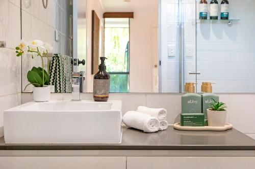 Ένα μπάνιο στο Villa Palma - A Leafy Chic Retreat by the Foreshore