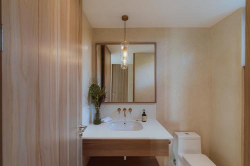 Ένα μπάνιο στο Casa Solomia Luxury Oceanview 5 min to the Beach