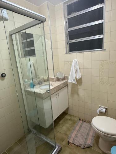 Ένα μπάνιο στο Edificio na rua do Parque das Aguas