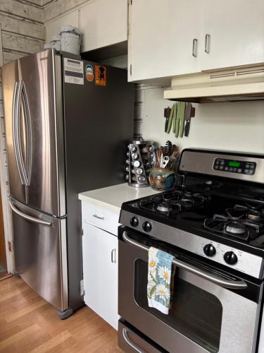 Η κουζίνα ή μικρή κουζίνα στο Cozy Forks getaway house