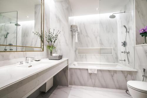 Salle de bains dans l'établissement MUU Bangkok, Petits Hôtels de Luxe du Monde