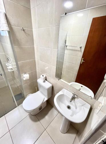 Un baño de Casa com ótima localização