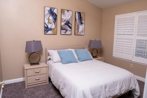 Ένα ή περισσότερα κρεβάτια σε δωμάτιο στο Modern Merced Haven near Merced College and UC Merced