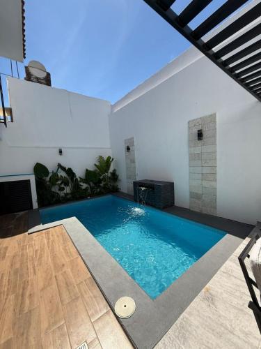 a large indoor swimming pool in a room at Casa al Mare in Mazatlán