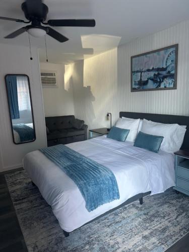 Postel nebo postele na pokoji v ubytování Lake Shafer Resort