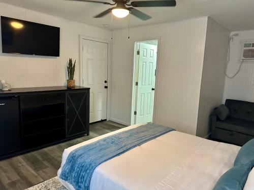 a bedroom with a bed and a flat screen tv at Lake Shafer Resort in Monticello