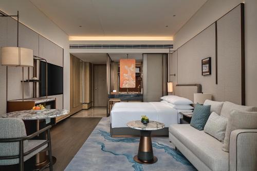 Una cama o camas en una habitación de Hyatt Regency Huangshan Hengjiangwan