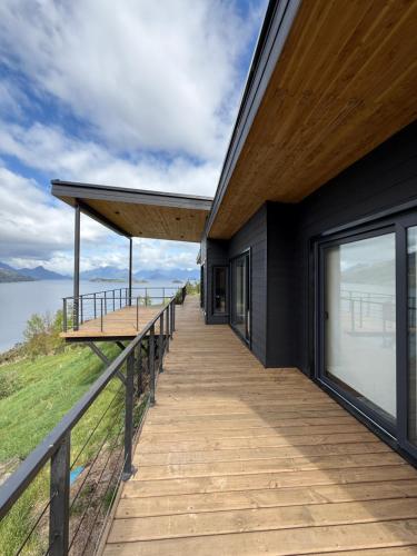 a house with a view of the water at Casa con vistas al Lago Ranco in Futrono
