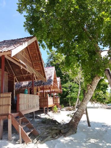 Bangunan di mana terletaknya rumah tamu ini