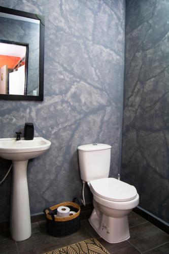 Un baño de Bohemia Boutique Hostel