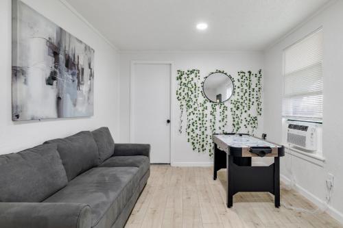 Η κουζίνα ή μικρή κουζίνα στο Spacious Family Retreat in the Heart of Garland