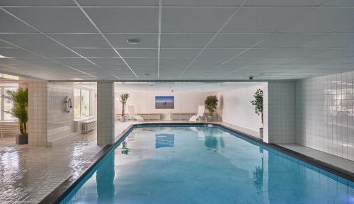 a large swimming pool in a building at Strandhochhaus Sahlenburg F1 in Cuxhaven