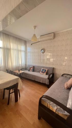 Ένα ή περισσότερα κρεβάτια σε δωμάτιο στο Golden age suites