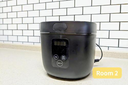 a black slow cooker sitting on a kitchen counter at Vacation House 1 in Funabashi