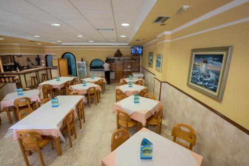 Restoran atau tempat lain untuk makan di Hostal O Camouco